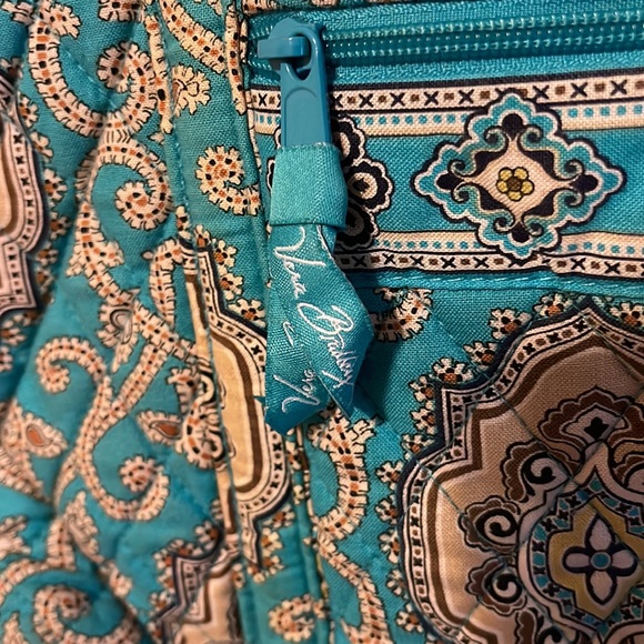 Vera Bradley zip top tote with 6 inner pockets and small front zip pocket. - Picture 3 of 5